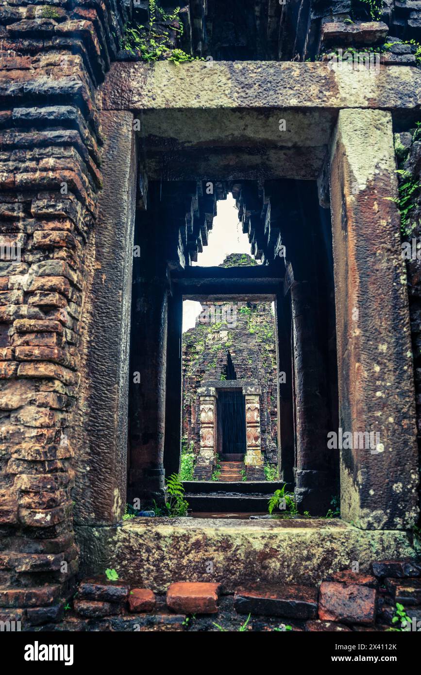 Rovine dei templi indù di Shaiva nel Vietnam centrale Foto Stock