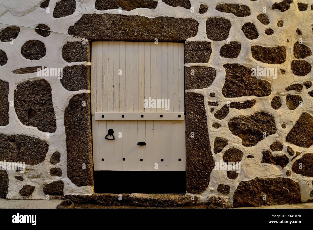 Porta e muro di sgrafitto a Taboada, Lugo, Spagna Foto Stock