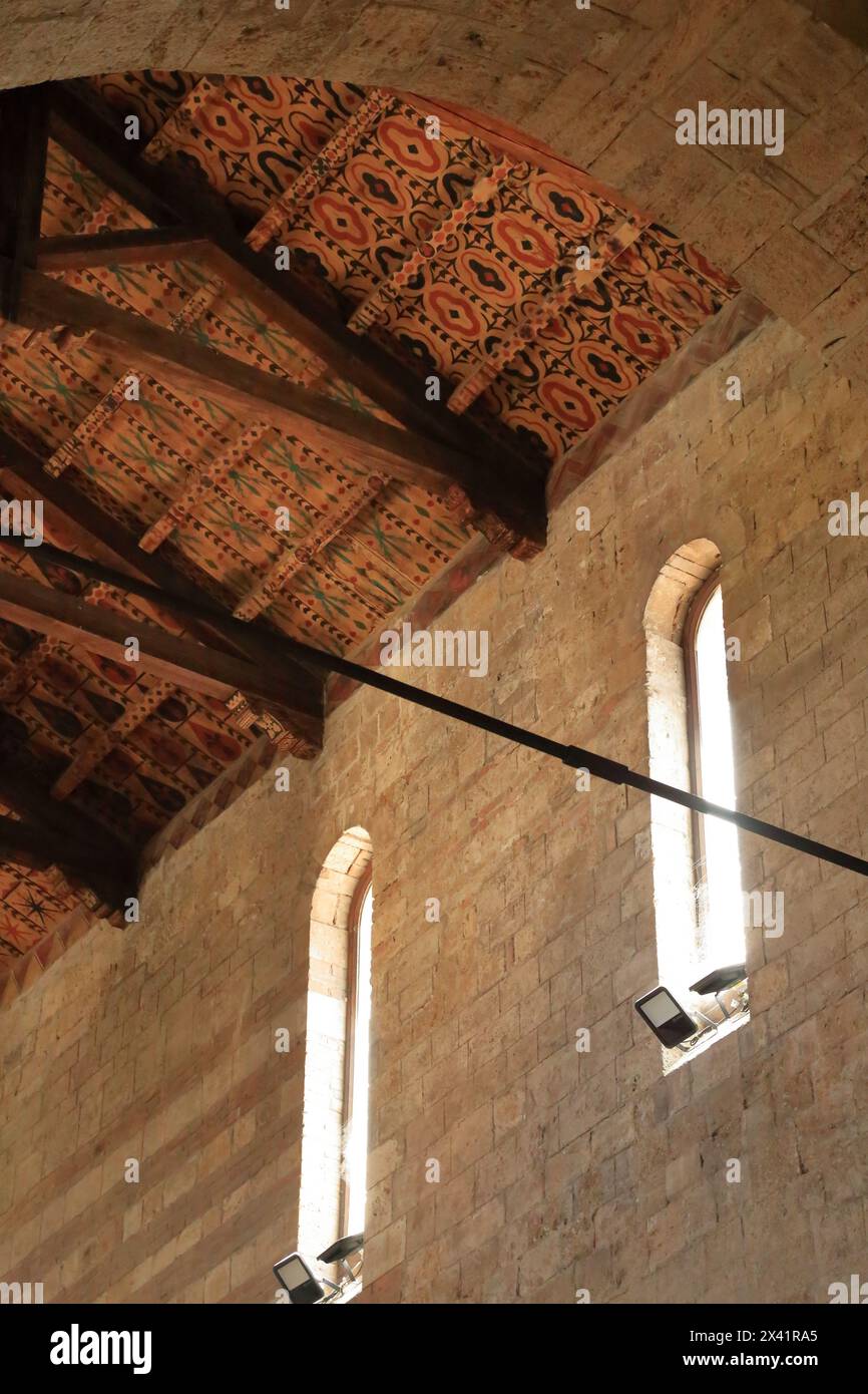 Decorazione del soffitto nella Cattedrale di Teramo, Italia. Duomo di Teramo, Cattedrale di Santa Maria Assunta Foto Stock