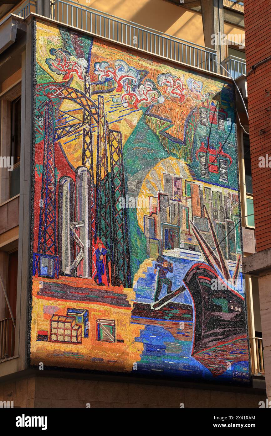 Decorazione murale a mosaico, Teramo, Italia Foto Stock