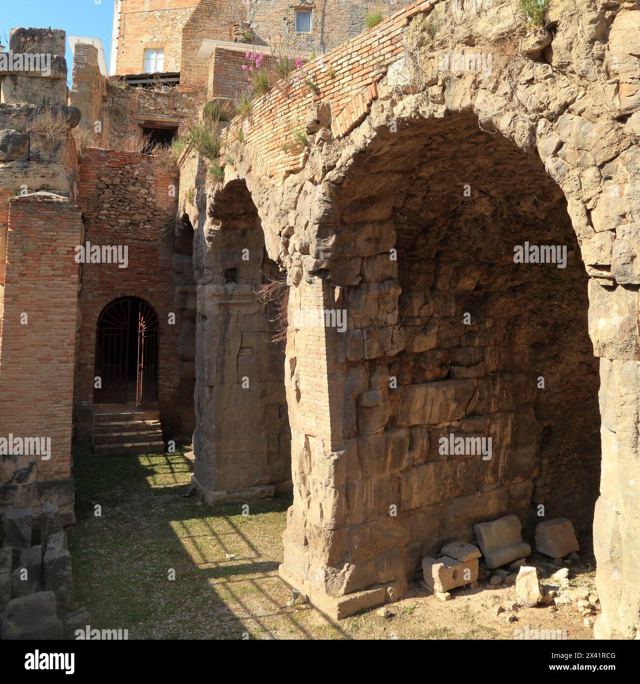 Anfiteatro romano, città di Teramo, Italia Foto Stock