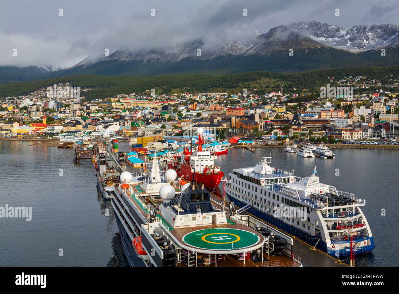 Navi nel porto di Ushuaia, Tierra del Fuego, Argentina, Sud America Foto Stock