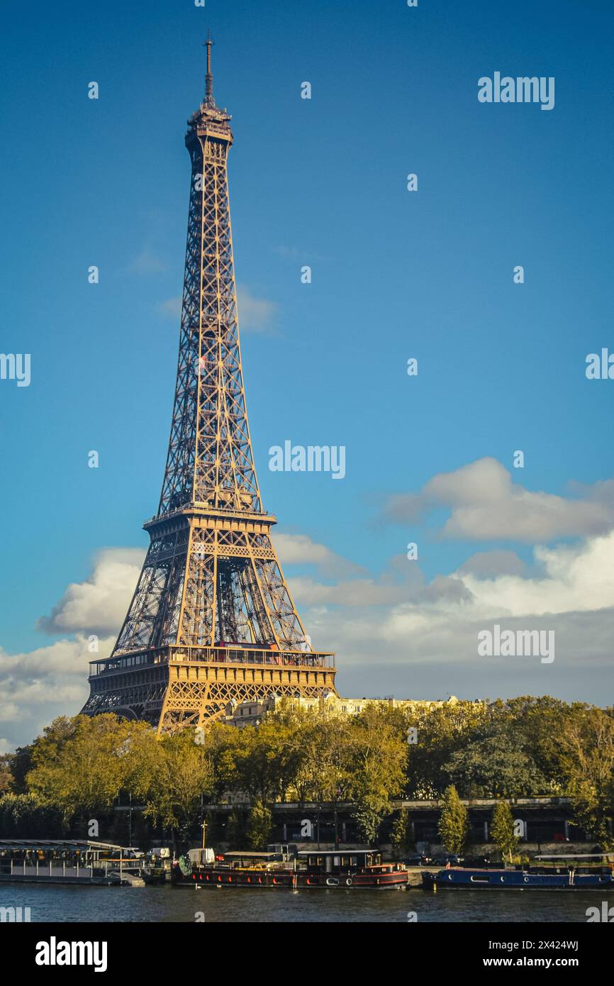 Parigi, Francia - gennaio 2024: Splendida foto della Torre Eifflel Foto Stock