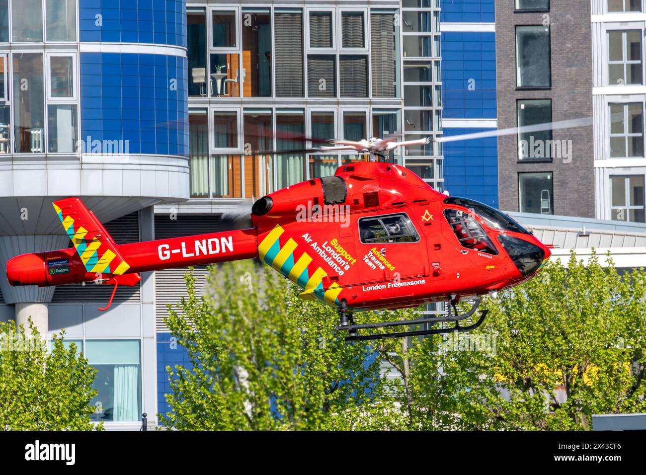 London Air Ambulance all'eliporto di Battersea Foto Stock