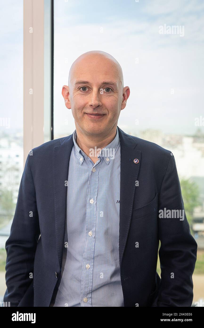 Il capo dei servizi DJO FAST Gerry Van Loock posa per il fotografo durante una visita ai locali del Fugitive Active Search Team (FAST), il servizio investigativo della polizia federale che cerca i fuggitivi in Belgio e all'estero, martedì 30 aprile 2024, a Bruxelles. Tra questi vi sono i fuggitivi condannati che tentano di eludere l'esecuzione delle loro condanne, i prigionieri fuggiti, i ricercati internazionali residenti in Belgio, i prigionieri che non possono essere trovati dopo il congedo di prigione o che hanno violato le loro condizioni di libertà vigilata, eccetera Rapporti RAPIDI alla Direction centrale des opérations de Police judiciaire Foto Stock