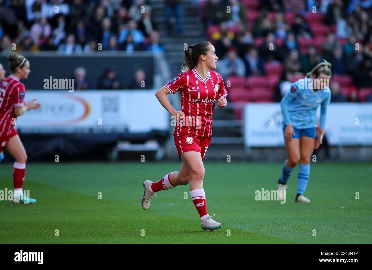 Bristol, Regno Unito. 28 aprile 2024. Bristol, Inghilterra, 28 aprile 2024 Jasmine Bull (#15 Bristol City) corre in posizione per un calcio di gol durante la partita Barclays fa Womens Super League tra Bristol City Women e Manchester City WFC all'Ashton Gate di Bristol, Inghilterra. (Beast/SPP) credito: SPP Sport Press Photo. /Alamy Live News Foto Stock