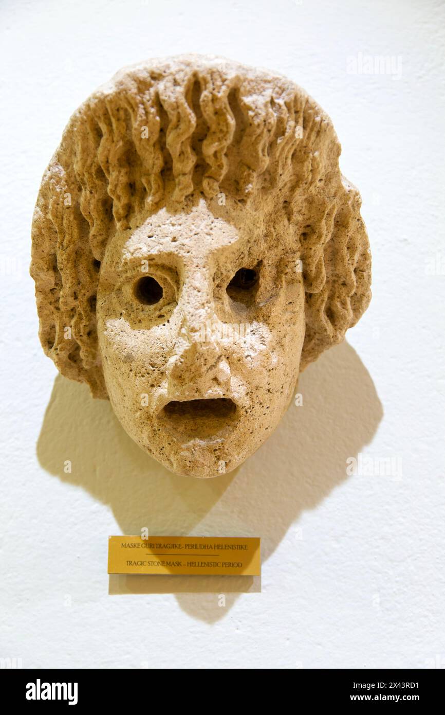 Maschera in pietra greca tragica ellenistica, museo archeologico, parco archeologico di Apollonia, Albania Foto Stock