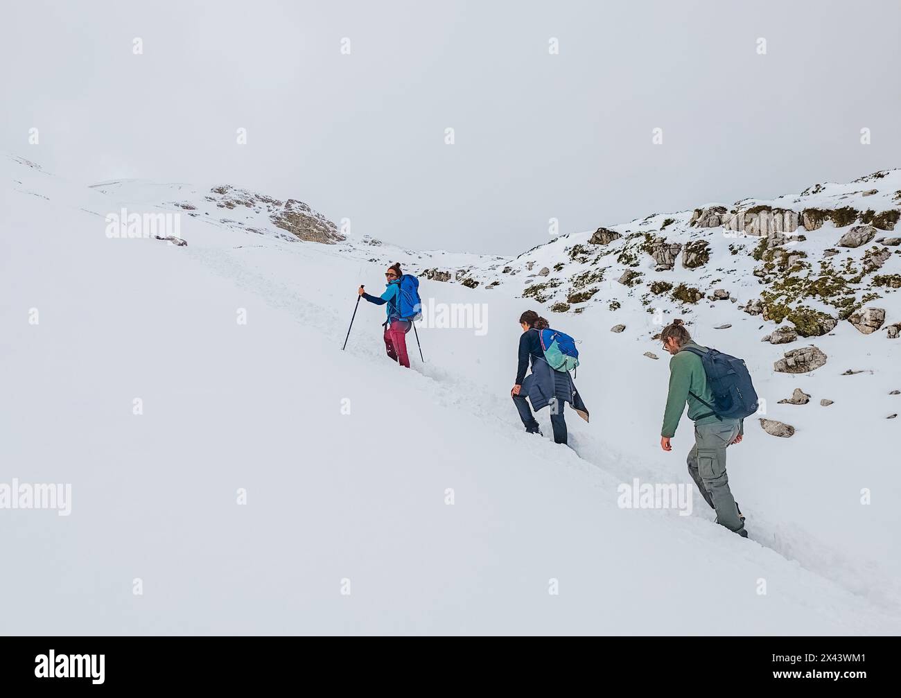 Rifugio Sebastiani, Italia - il rifugio con neve nel parco naturale del Sirente Velino, dall'altopiano sciistico di campo felice in Abruzzo. Foto Stock