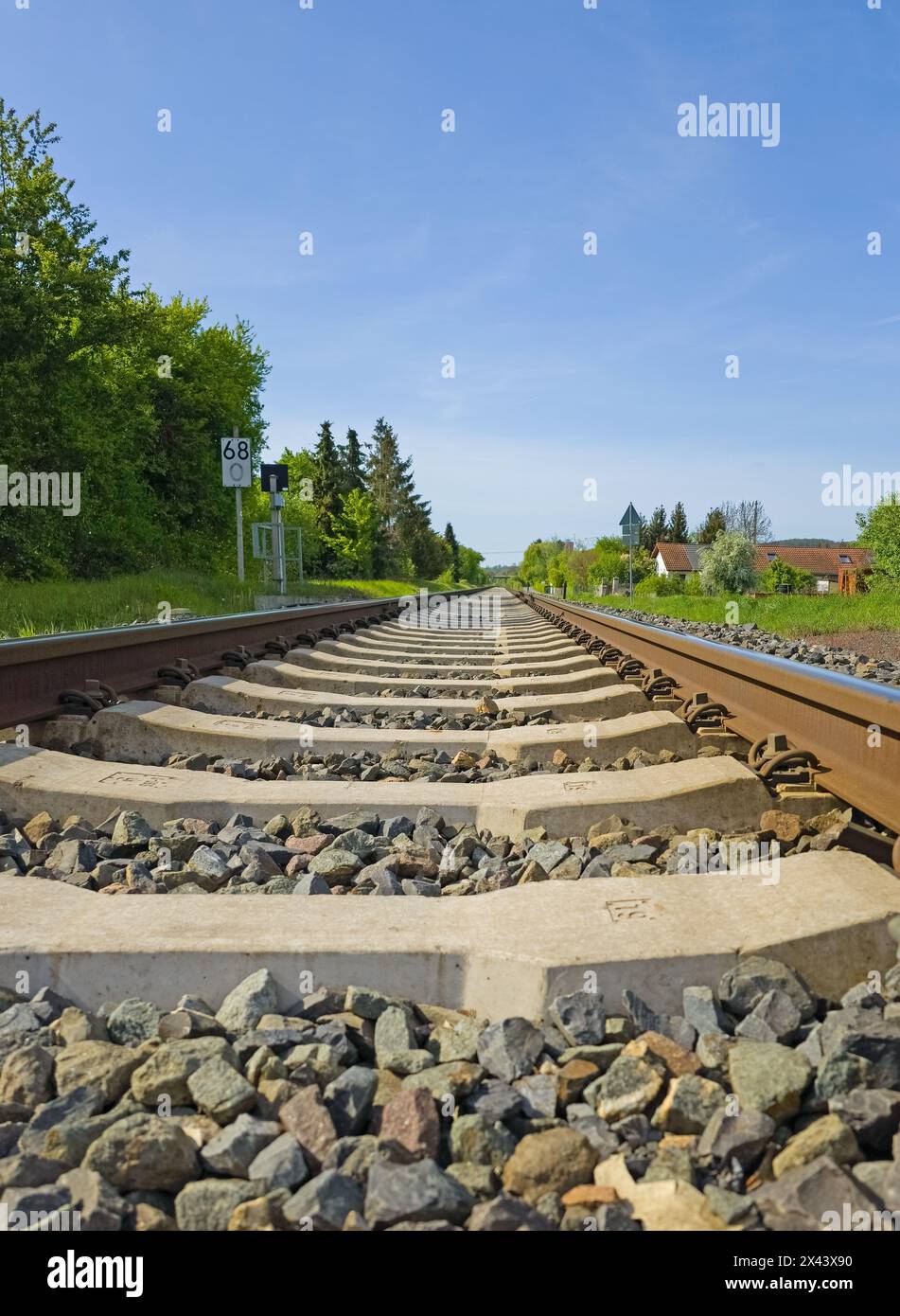 Binari ferroviari in direzione dell'infinito Foto Stock