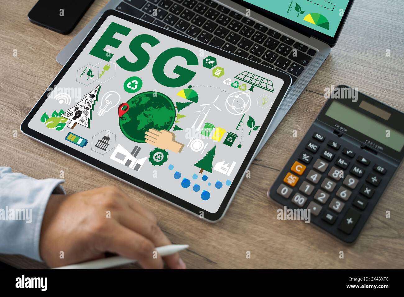 Tecnologie ambientali esg energia energia verde concetto fonti energetiche Foto Stock