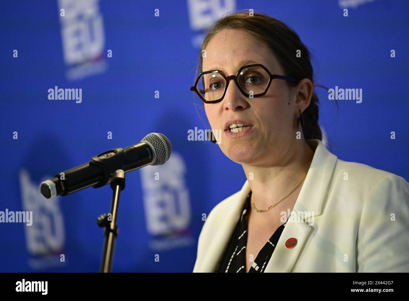 Gent, Belgio. 30 aprile 2024. Nicole de Moor, Segretario di Stato per la politica in materia di asilo e migrazione, tiene una conferenza stampa in occasione di una conferenza ministeriale sull'attuazione e l'operatività del Patto europeo in materia di asilo e migrazione, a Gent, martedì 30 aprile 2024. BELGA FOTO DIRK WAEM credito: Belga News Agency/Alamy Live News Foto Stock