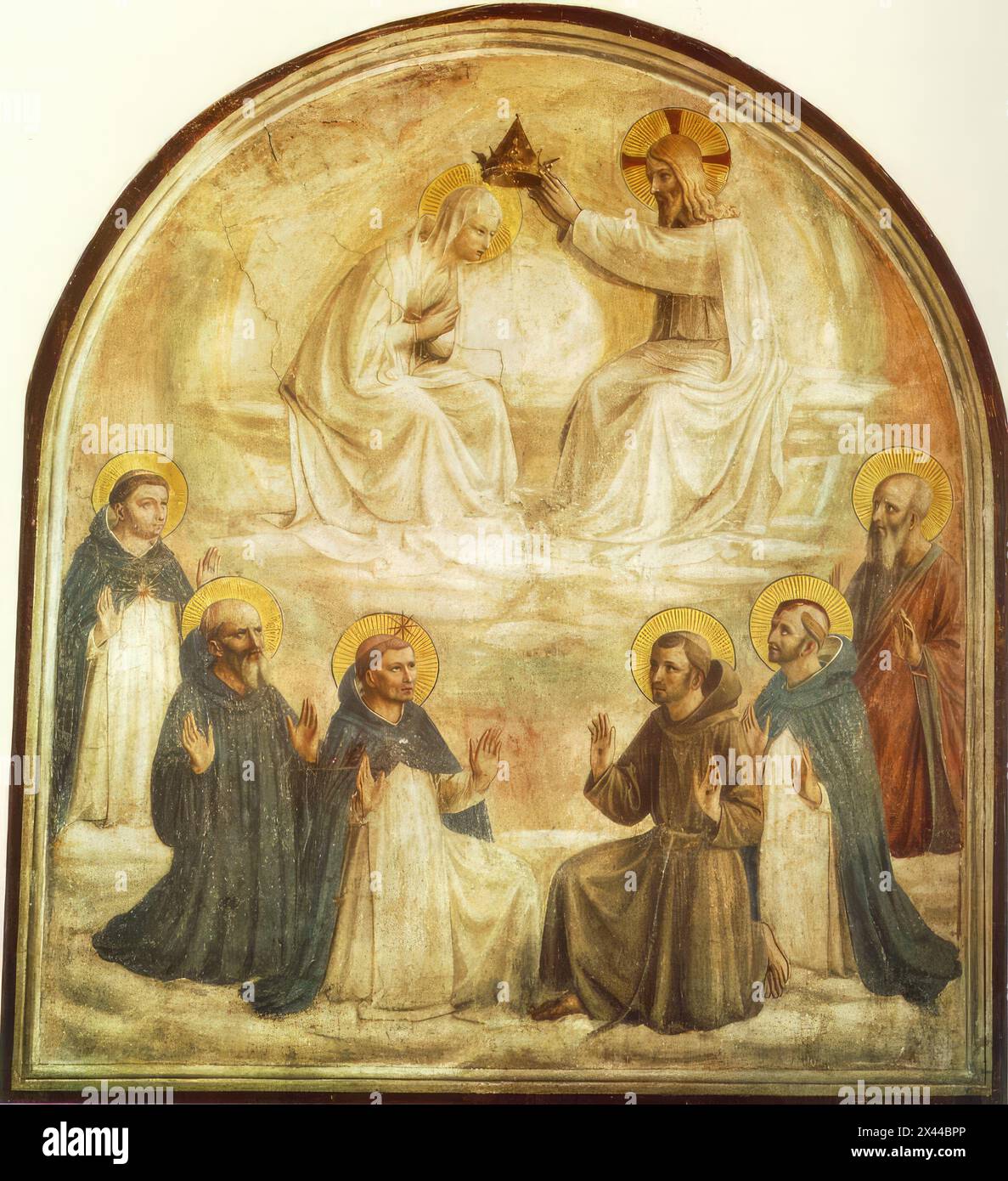 ANGELICO, fra (nato ca. 1400, Vicchio nel Mugello, d. 1455, Roma) l'Incoronazione della Vergine 1440-41 affresco, 184 x 167 cm Convento di San Marco, Firenze questo è l'affresco sulla parete della cella 9 del Convento di San Marco a Firenze. La gloria di Santa Maria, tema caro ad Angelico, è acclamata da sei santi inginocchiati. I santi rappresentati nella parte inferiore sono (da sinistra) San Tommaso, San Benedetto, San Domenico, San Francesco, San Pietro Martire e San Marco. L'affresco appartiene probabilmente ai primi eseguiti nel Convento da fra Angelico. *** Parole chiave: ************* Autore: ANG Foto Stock