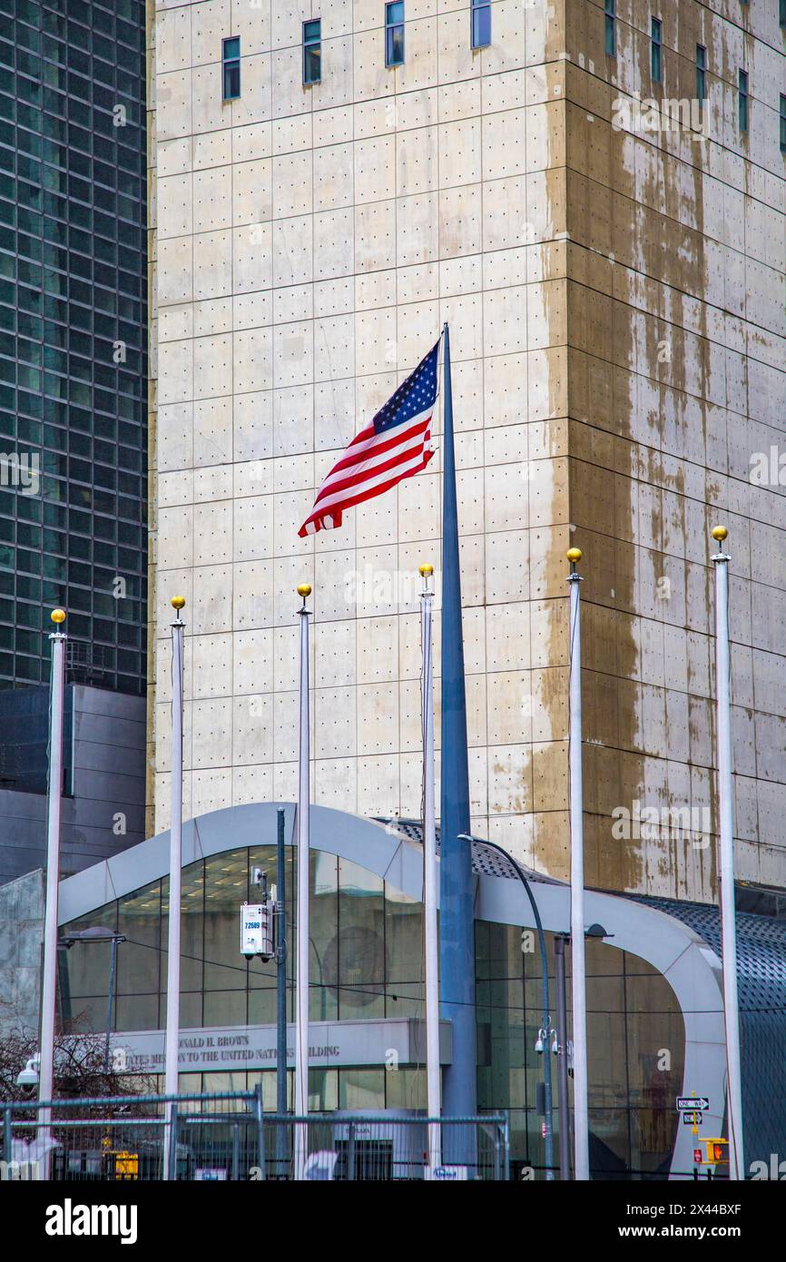 Missione DEGLI STATI UNITI alle Nazioni Unite di fronte al quartier generale delle Nazioni Unite a New York Foto Stock
