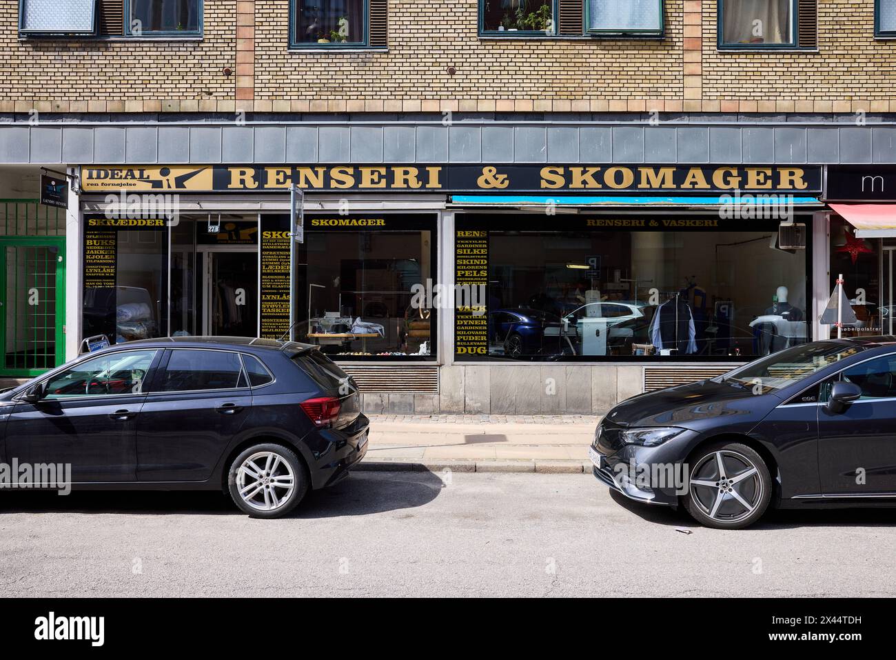 Ideal Rens, Renseri & Skomager, pulitore a secco e riparatore di scarpe; Borgergade, Copenhagen, Danimarca Foto Stock