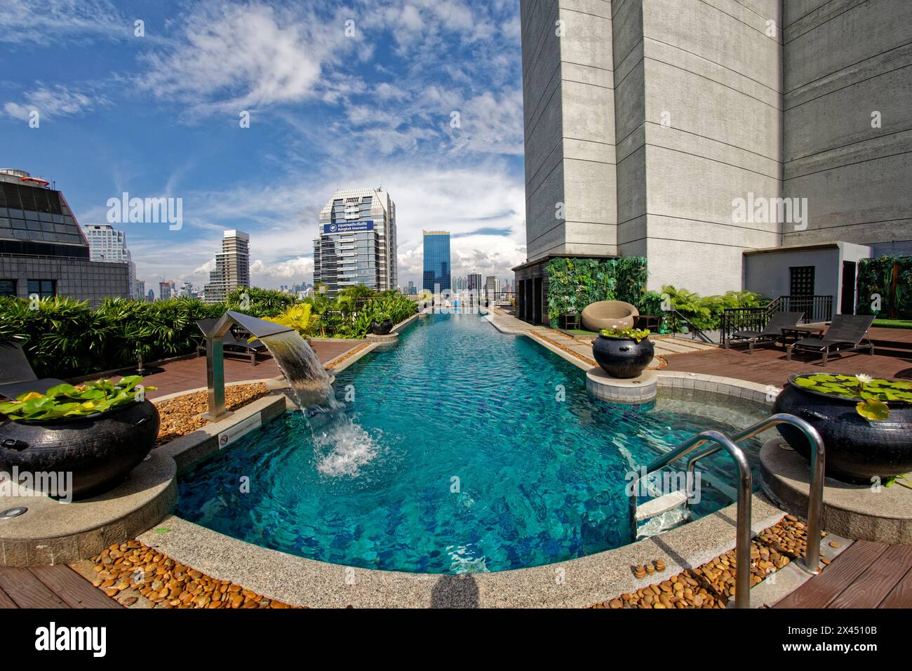 Swimming Pook, Banyan Tree Hotel, Bangkok, Thailandia Foto Stock