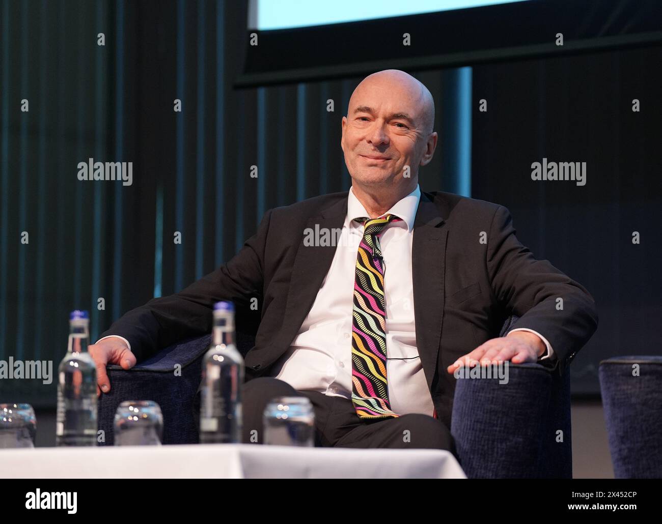 Pete Clifton, redattore capo della PA Media, ha parlato durante un panel di discussione, l'intelligenza artificiale e il futuro del giornalismo, alla conferenza per il 25° anniversario della Society of Editors, all'hotel Leonardo Royal, London St Paul's. Data foto: Martedì 30 aprile 2024. Foto Stock