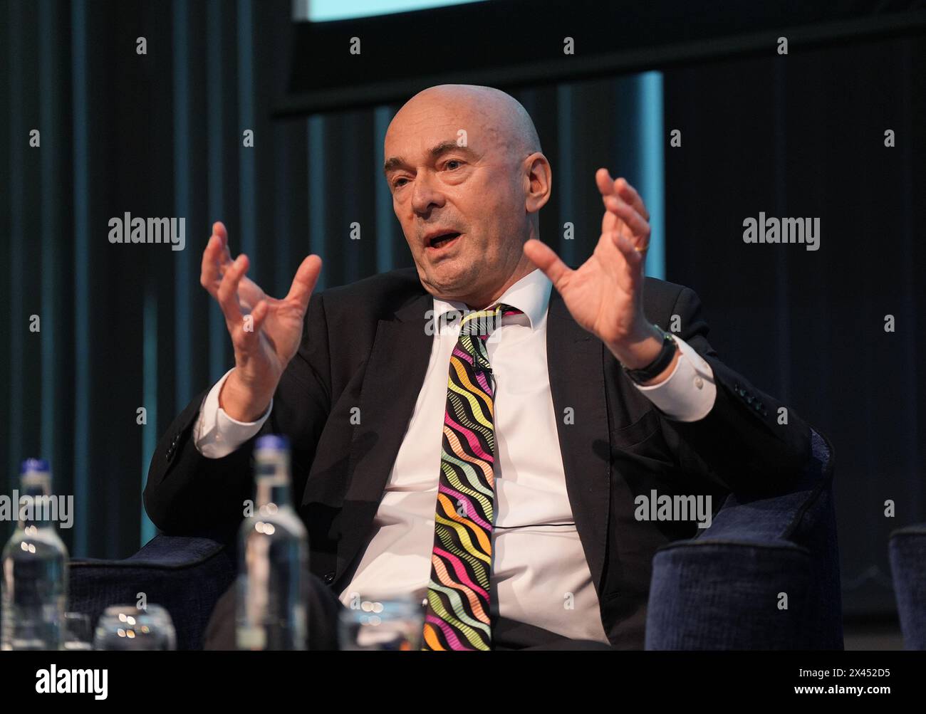 Pete Clifton, redattore capo della PA Media, ha parlato durante un panel di discussione, l'intelligenza artificiale e il futuro del giornalismo, alla conferenza per il 25° anniversario della Society of Editors, all'hotel Leonardo Royal, London St Paul's. Data foto: Martedì 30 aprile 2024. Foto Stock