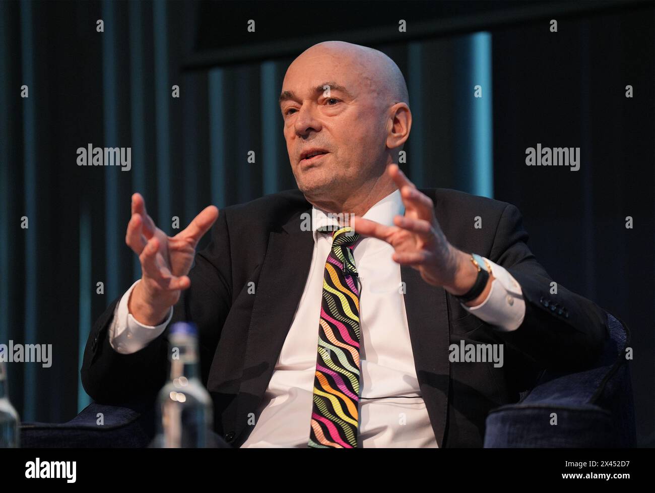 Pete Clifton, redattore capo della PA Media, ha parlato durante un panel di discussione, l'intelligenza artificiale e il futuro del giornalismo, alla conferenza per il 25° anniversario della Society of Editors, all'hotel Leonardo Royal, London St Paul's. Data foto: Martedì 30 aprile 2024. Foto Stock