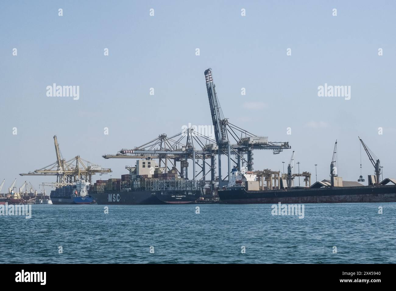 Nicolas Remene/le Pictorium - il porto autonomo di Dakar in Senegal. 23 aprile 2024. Senegal/Dakar/Dakar - nave portacontainer nel porto autonomo di Dakar, Senegal, 23 aprile 2024. Crediti: LE PICTORIUM/Alamy Live News Foto Stock