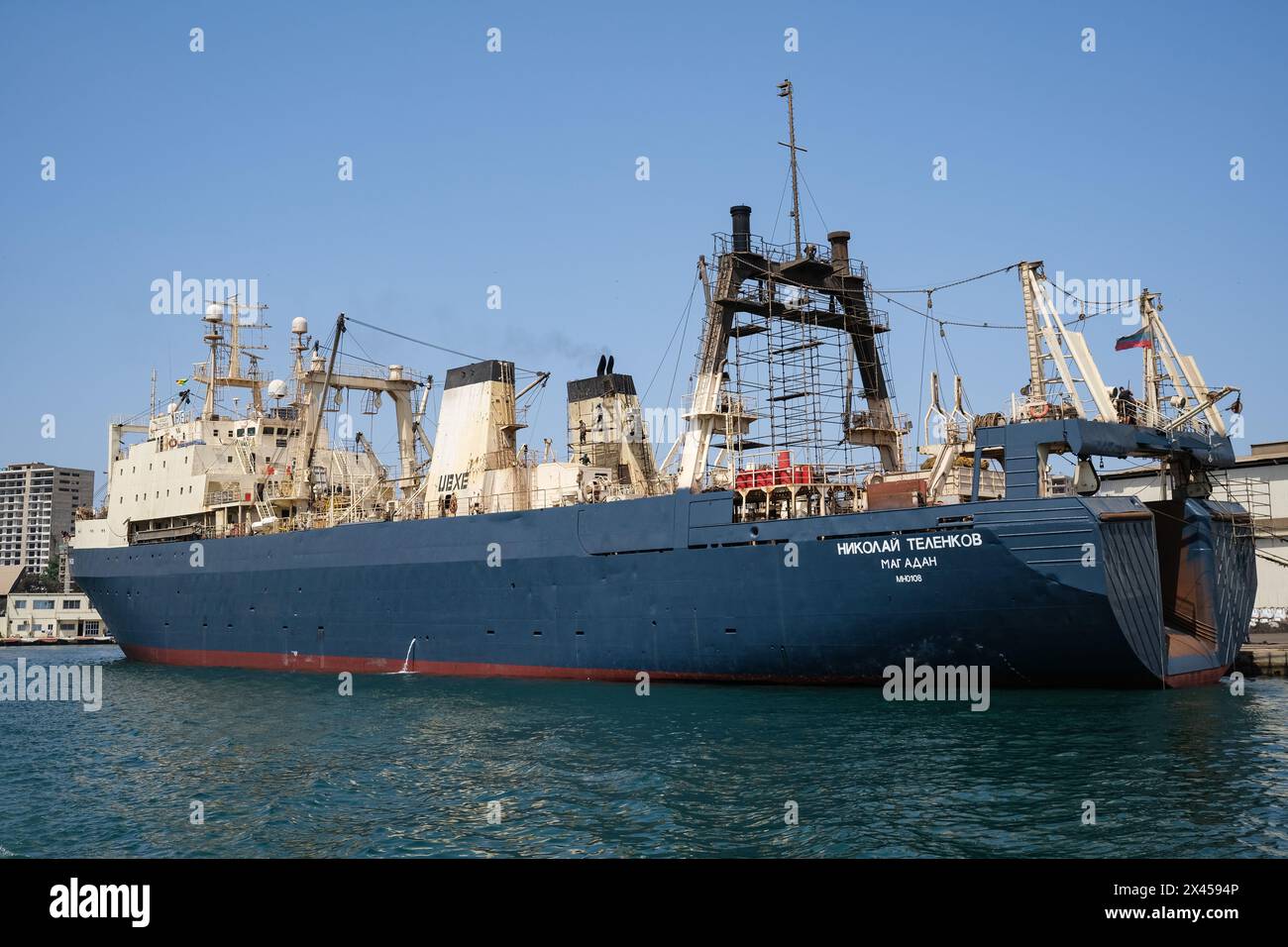 Nicolas Remene/le Pictorium - il porto autonomo di Dakar in Senegal. 23 aprile 2024. Senegal/Dakar/Dakar - nave di fabbrica nel porto di Dakar, Senegal, 23 aprile 2024. Crediti: LE PICTORIUM/Alamy Live News Foto Stock