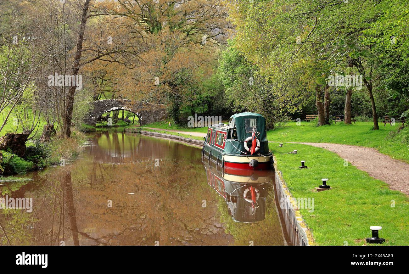 Imbarcazioni per il narrowboat sul canale di Monmouth e Brecon nei Brecon Beacons nel Galles del Sud Foto Stock