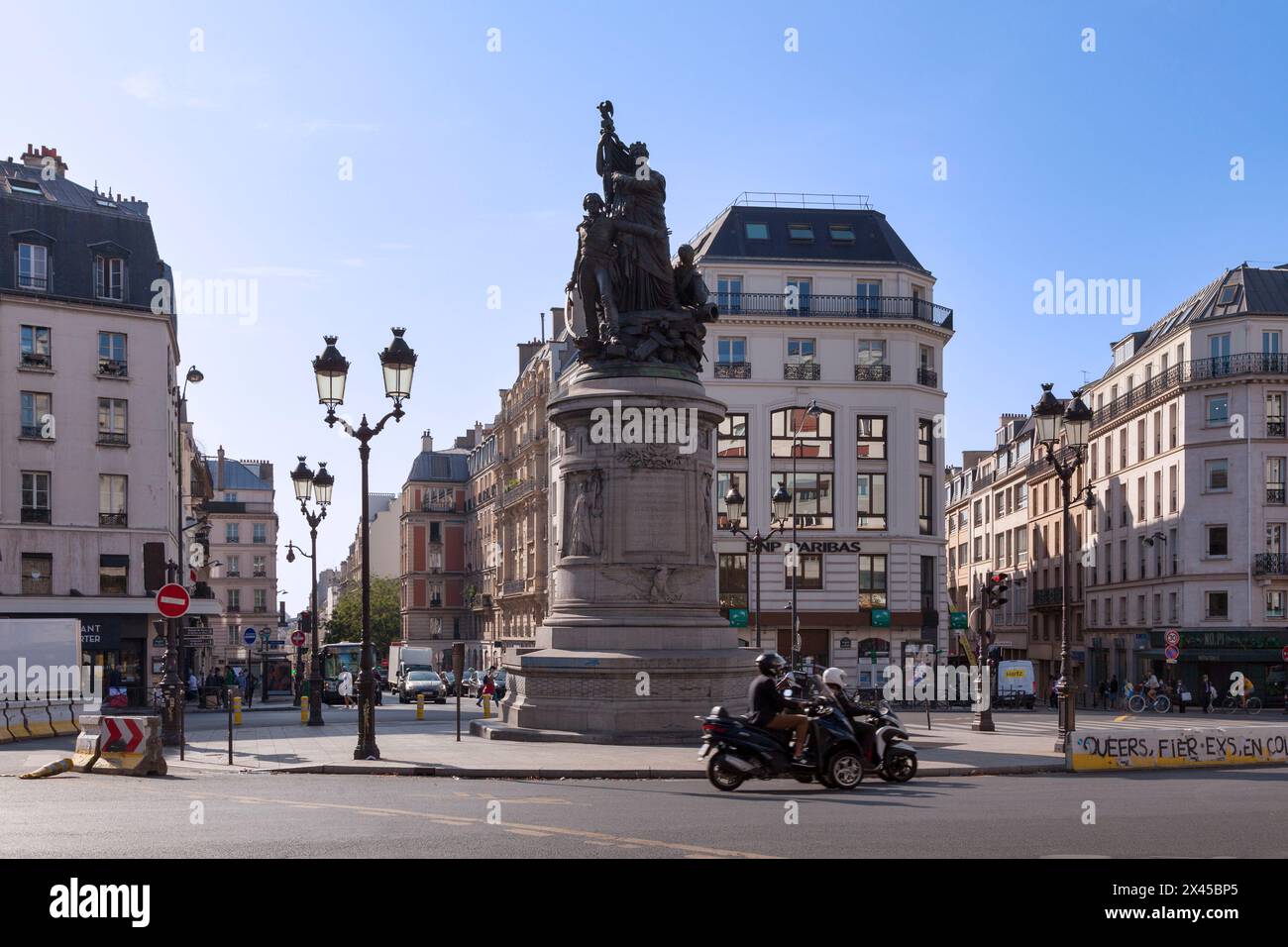 Parigi, Francia - 21 settembre 2020: Il Monumento al Maresciallo Moncey, situato in Place de Clichy, è costruito in memoria della difesa di Parigi contro russi Foto Stock