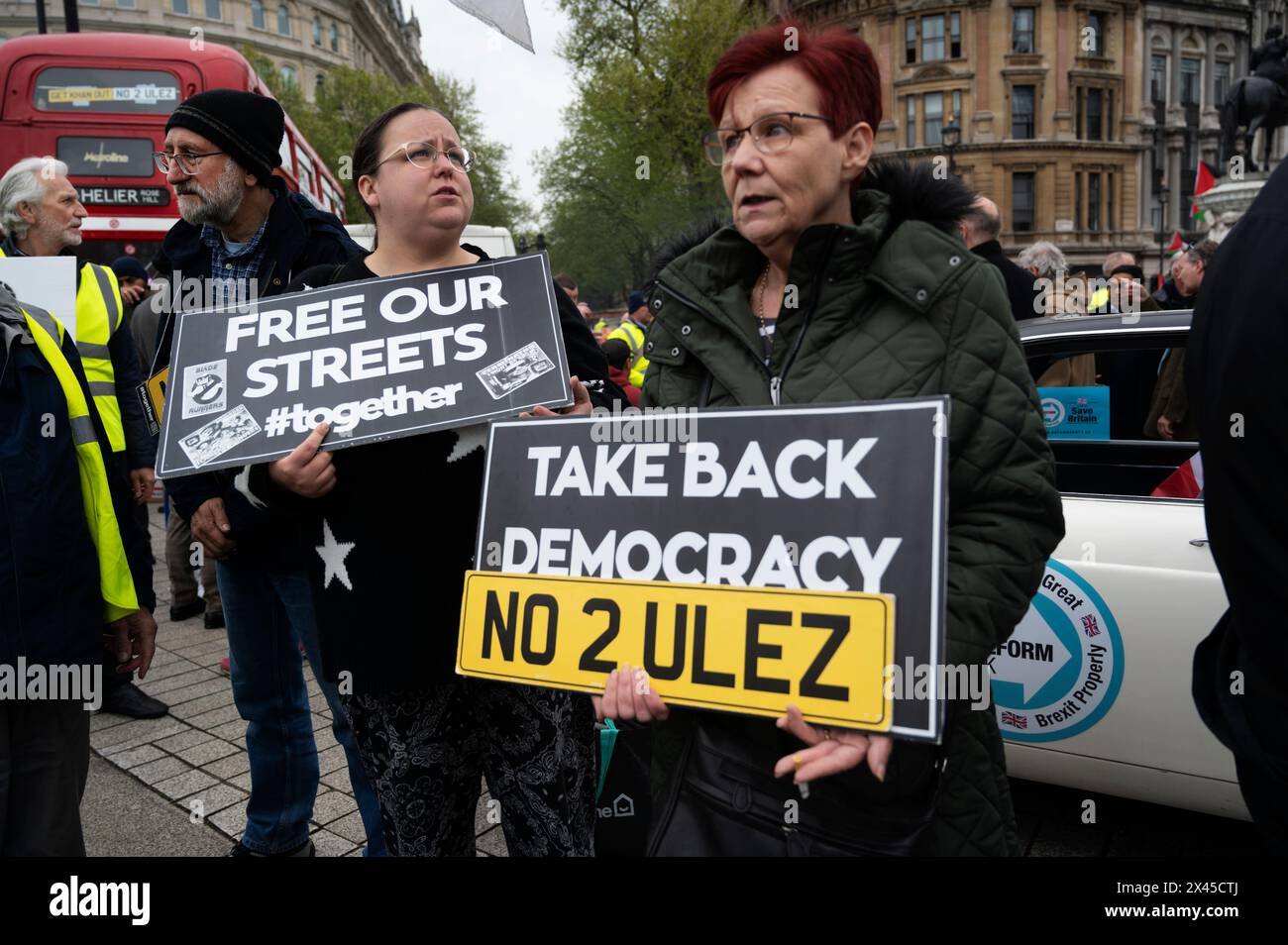 Il 27 aprile, nell'ambito della campagna per il sindaco di Londra, la campagna popolare contro ULEZ a Trafalgar Square Foto Stock