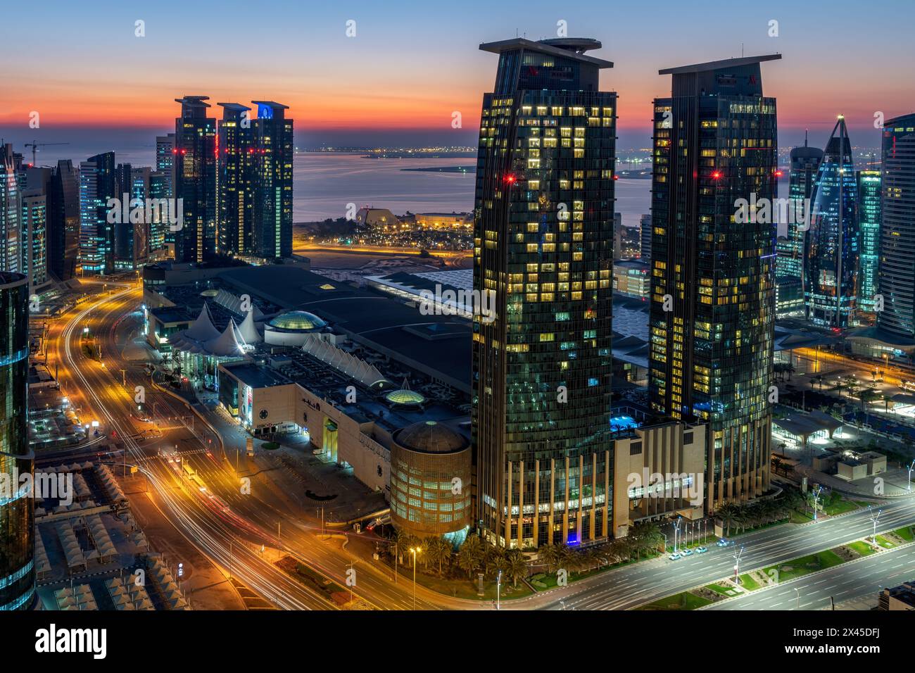 Bellissimo paesaggio urbano di West Bay aera. Marriott Marques Hotel Doha City Center Foto Stock