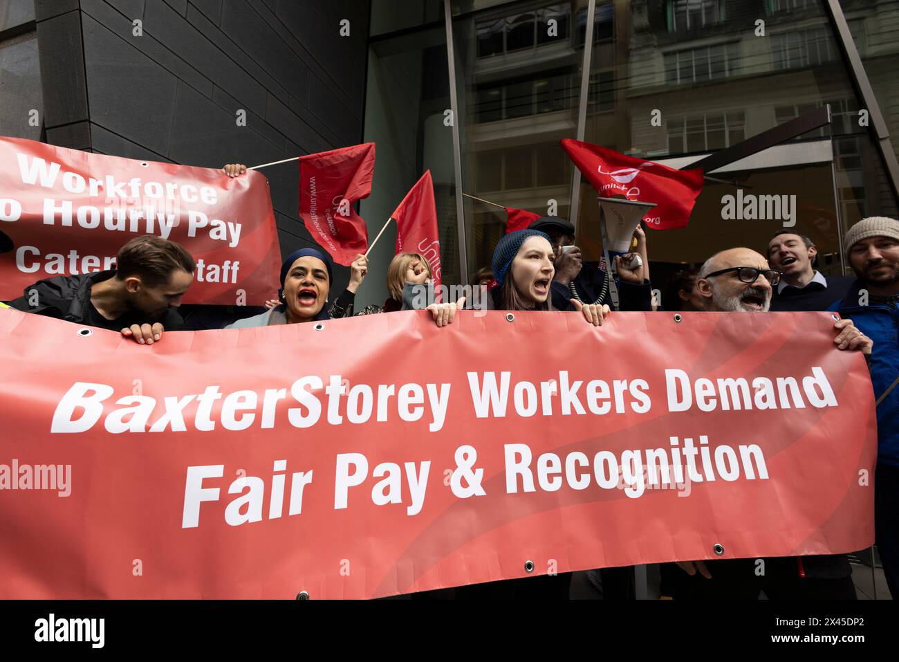 Chris Packham guida le proteste contro Drax per la "distruzione" ambientale l'emittente Chris Packham si è Unito ai manifestanti al di fuori dell'AGM a Londra, nel Regno Unito Foto Stock