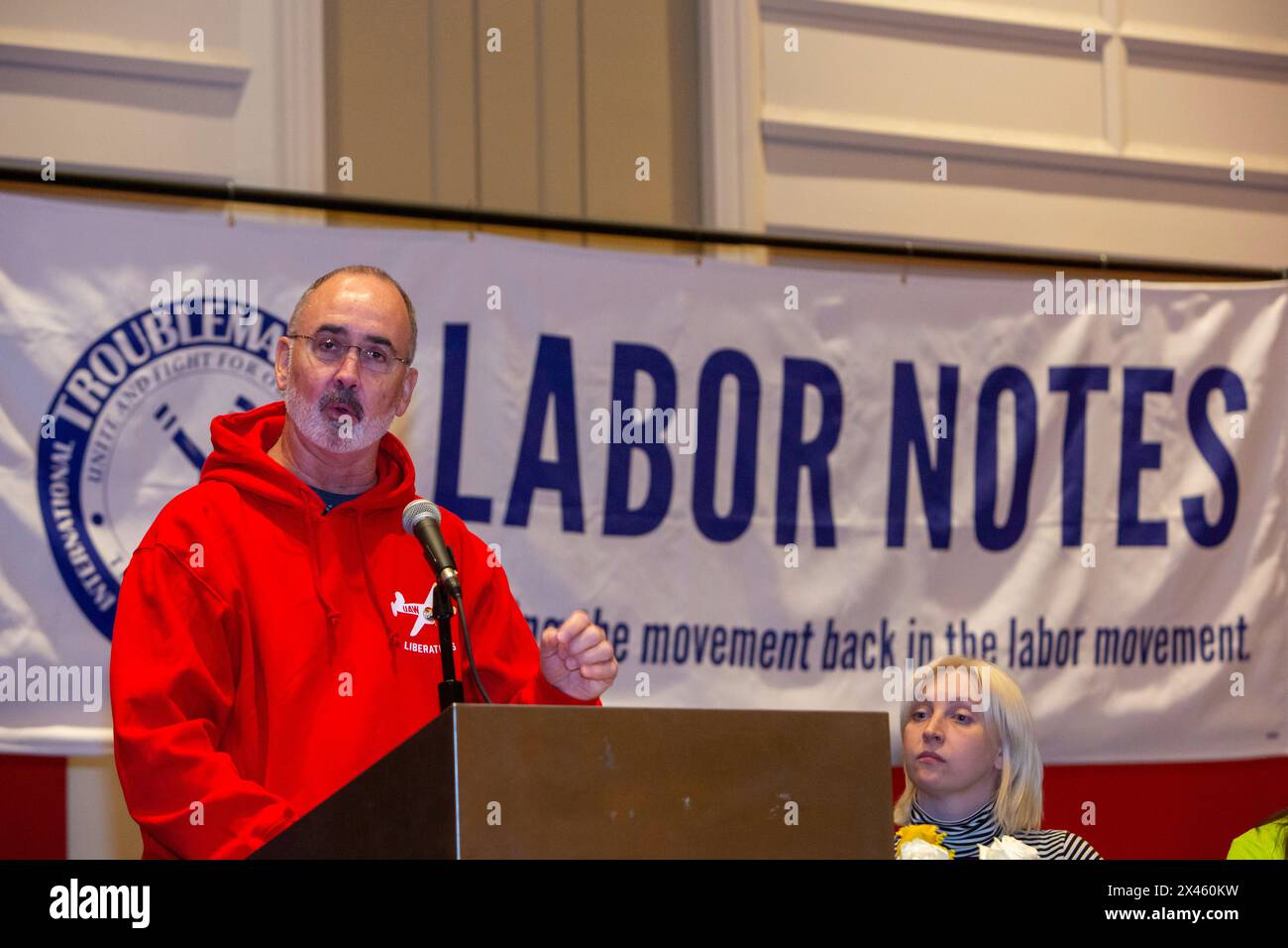 Chicago, Illinois - Shawn Fain, presidente della United Auto Workers union, parla alla conclusione della conferenza Labor Notes del 2024. Quell'evento br Foto Stock