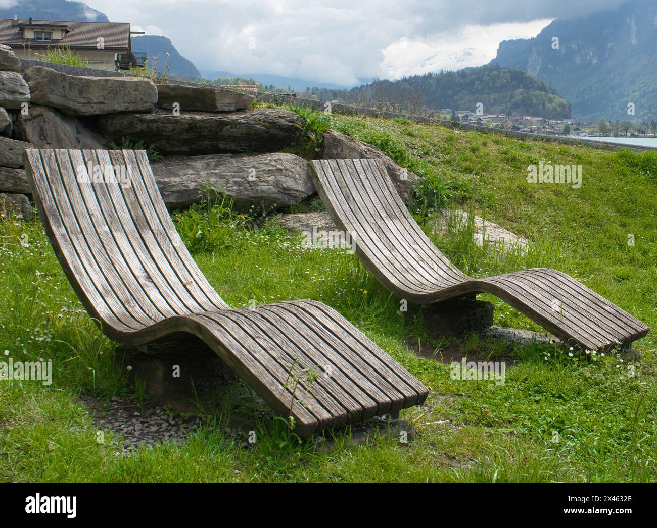 Sedie reclinabili in legno a Brienz Svizzera Foto Stock