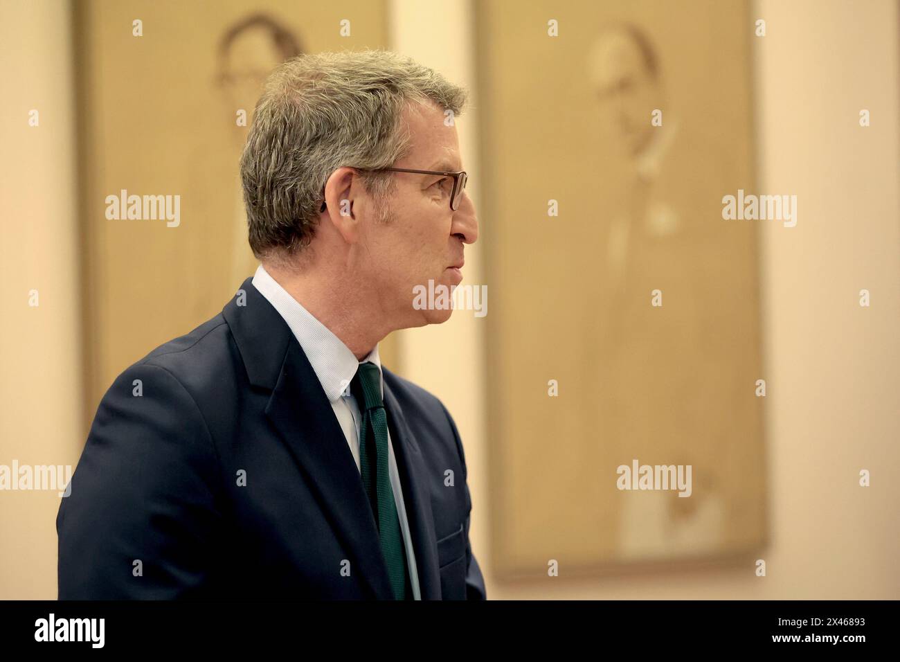 Madrid Spagna; 04/30/2024.- il presidente del PP, Alberto Núñez Feijóo, presiede la riunione dei gruppi parlamentari del Congresso e del Senato alla camera dei deputati. Nello stesso spazio, il PP, con la maggioranza assoluta al Senato, minaccia Pedro Sánchez e sua moglie, Begoña Gómez, da settimane di invitarli a comparire nella cosiddetta "commissione Koldo", l'organo investigativo che i conservatori hanno lanciato. Alla camera alta per analizzare in dettaglio lo scandalo che colpisce l'ex consigliere di José Luis Ábalos. Questo martedì, Alberto Núñez Feijóo ha specificato l'avvertimento Foto Stock