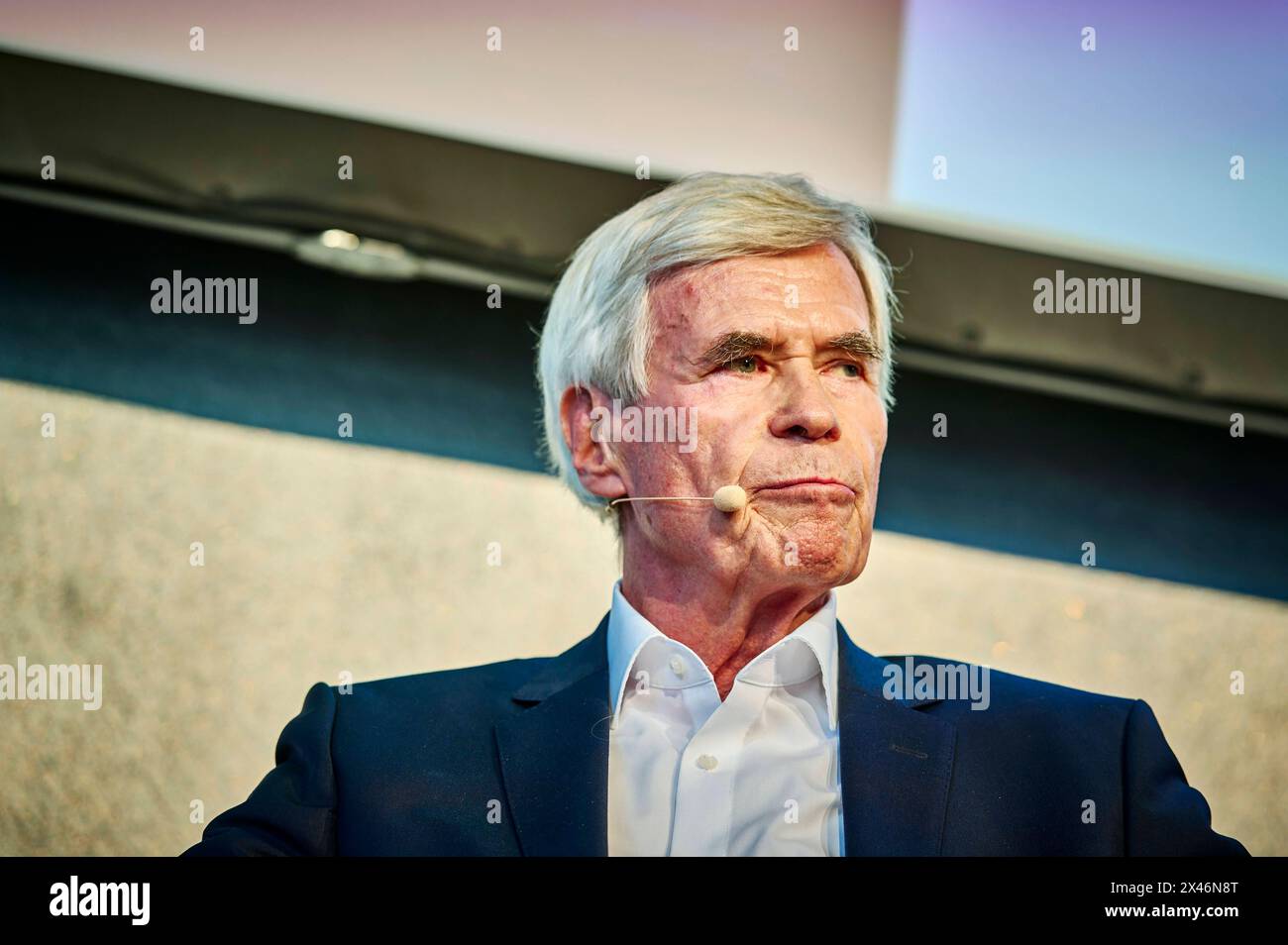 Michael otto - Allianz der Pioniere EUR, Deutschland, Berlino, 30.04.2024: Der Unternehmer Michael otto finanziert mit seiner Umweltstiftung Projekte und wirtschaftlich ökologische Kooperationen. Die Bundesregierung und Unternehmen setzen auf Paludikultur. Die Initiative toMOORow bündelt das Verbundvorhaben PaludiAllianz und ebnet gemeinsam mit 14 namhaften Unternehmen den Weg für die Wiedervernässung und gleichzeitige Land- wirtschaftliche Nutzung von Mooren. Paludikultur nennt sich die wirtschaftliche Nutzung von wiedervernässten Mooren. *** Michael otto Allianz der Pioniere EUR, Germania, Ber Foto Stock