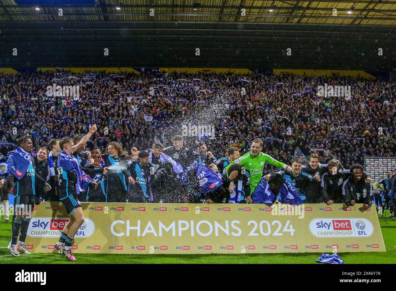 Preston, Regno Unito. 29 aprile 2024. I giocatori del Leicester City celebrano i fan dei campioni durante la partita del Preston North End FC contro Leicester City FC Sky BET EFL Championship a Deepdale, Preston, Inghilterra, Regno Unito il 29 aprile 2024 Credit: Every Second Media/Alamy Live News Foto Stock