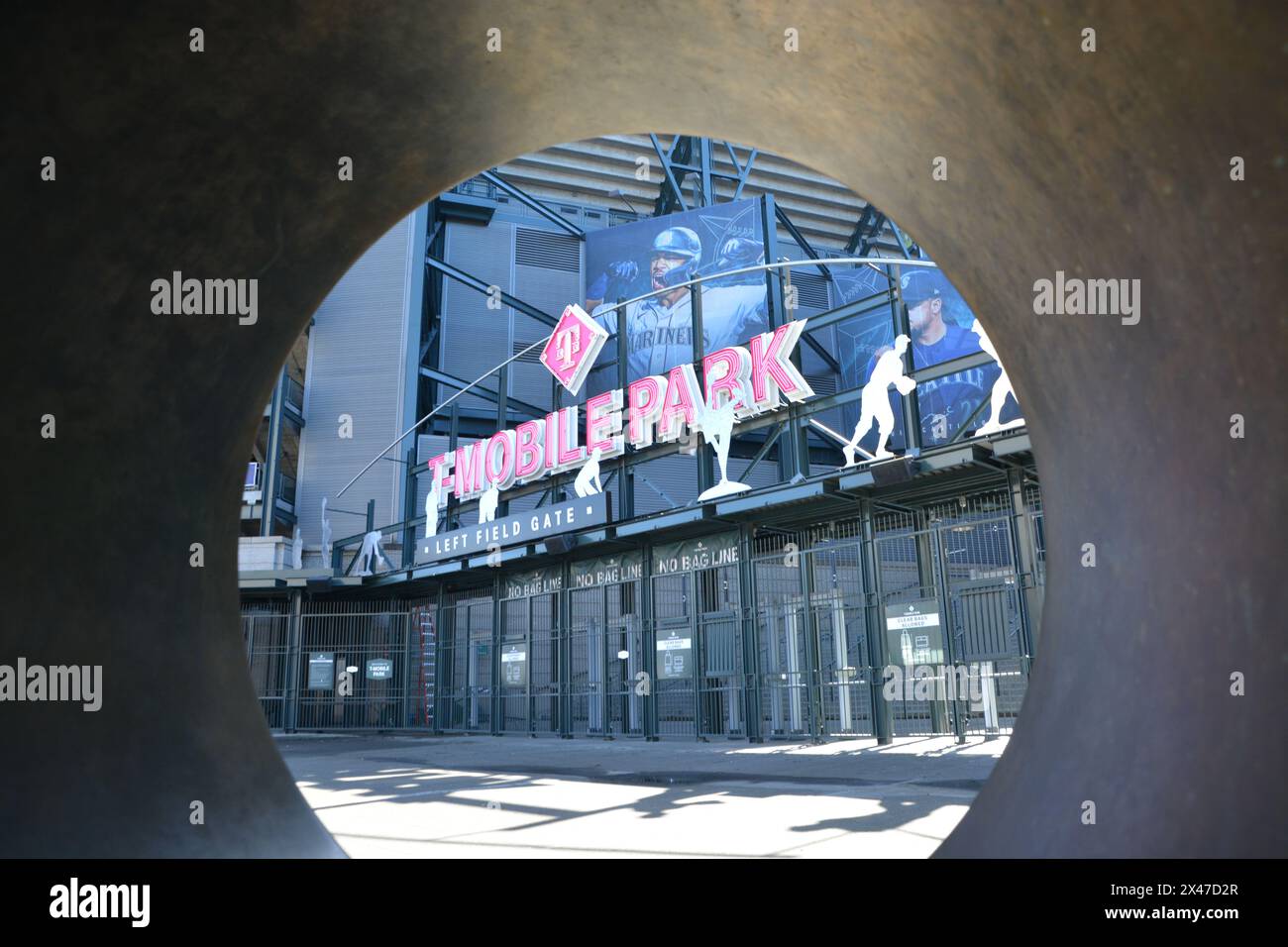 Il cartello T-Mobil Park è di fronte alla casa dei Seattle Mariners, una squadra di baseball della Major League di Seattle, Washington, USA Foto Stock