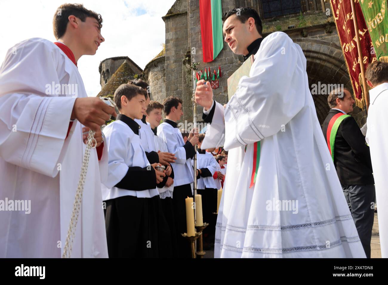 Le Dorat, Francia. Ostensioni settennali di Dorat che celebrano le reliquie di Sant'Israele e San Teobaldo. Le ostensioni di Limousin sono religiose AN Foto Stock