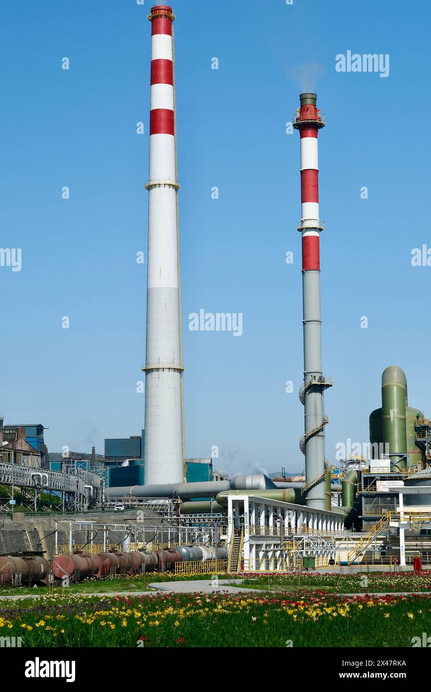 BOR. 11 aprile 2024. Questa foto scattata l'11 aprile 2024 mostra la vista della fonderia della Serbia Zijin Copper DOO a Bor, in Serbia. La città di Bor in Serbia è ricca di risorse di rame. Zijin Mining Group ha costruito nuovi e avanzati impianti di produzione nella società serba e ha stabilito nuovi standard per attività minerarie rispettose dell'ambiente. Crediti: Zheng Kaijun/Xinhua/Alamy Live News Foto Stock