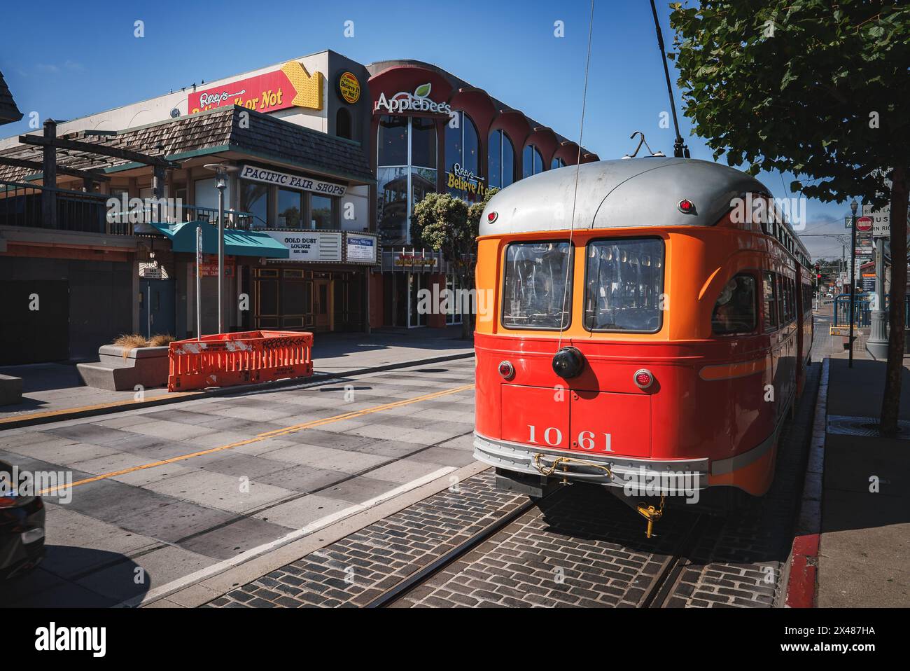 Tram storico di San Francisco con 1061 numeri esposti Foto Stock