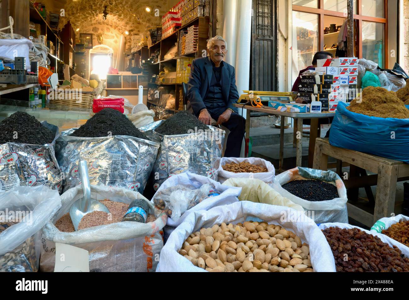 Negozi di frutta secca nel bazar, Mardin, tacchino Foto Stock