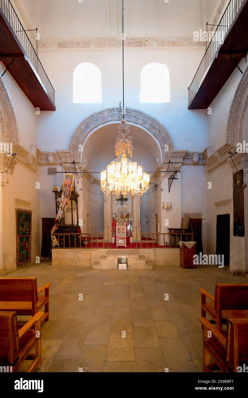 Monastero di Sant'Anania noto come Deyrulzafaran o Monastero di Safferano, altare della Chiesa, Mardin, Turchia Foto Stock