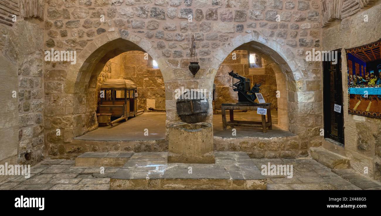 Monastero di Sant'Anania conosciuto come Deyrulzafaran o Monastero di Safferano, Museo, Mardin, Turchia Foto Stock