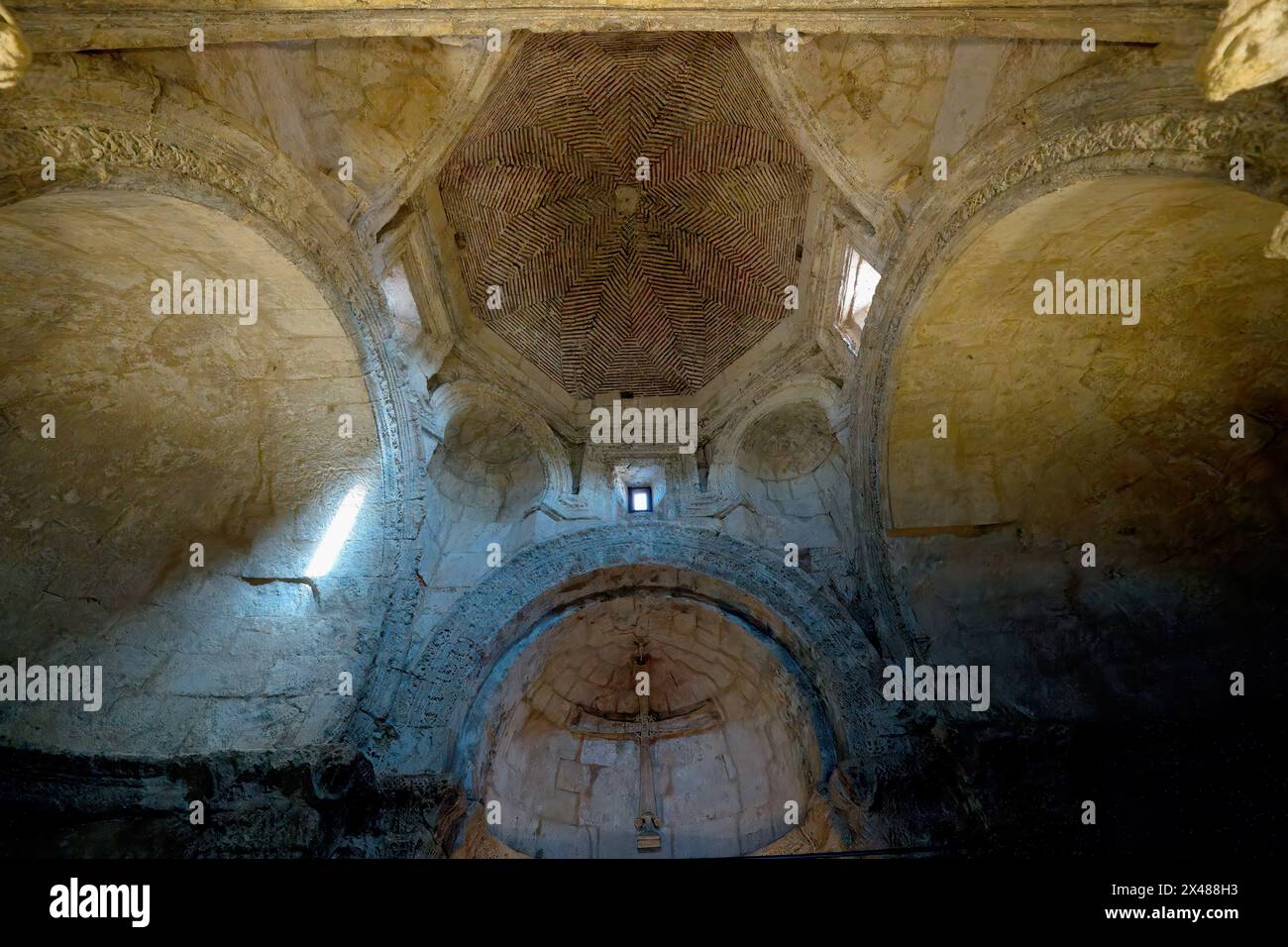 Monastero e chiesa ortodossa siriana Meyrien Ana dedicata alla Vergine Maria, soffitto ad arco e a volta, Mardin, Turchia Foto Stock