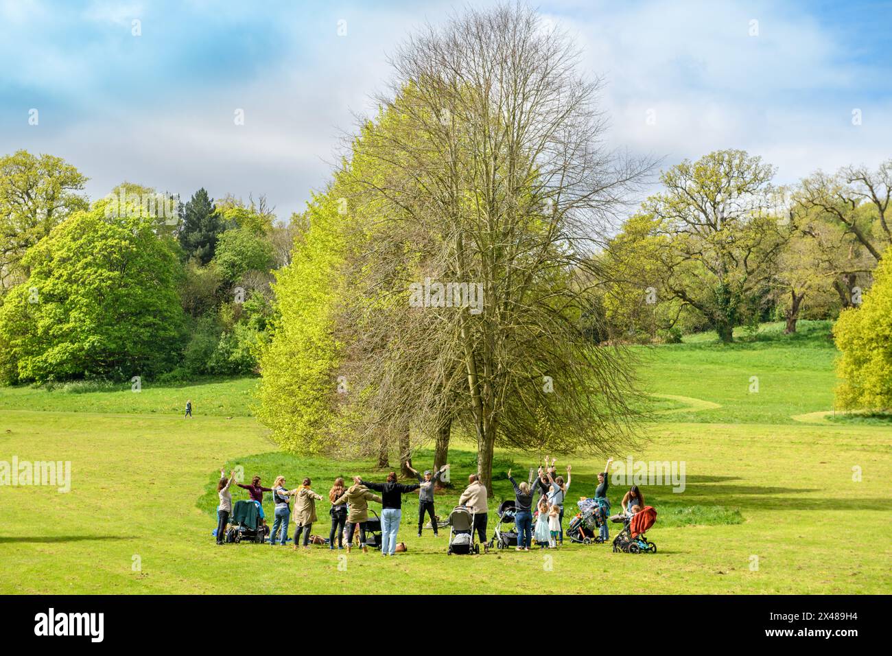 Bristol porta la tua pratica di baby Choir ad Ashton Court, Regno Unito Foto Stock