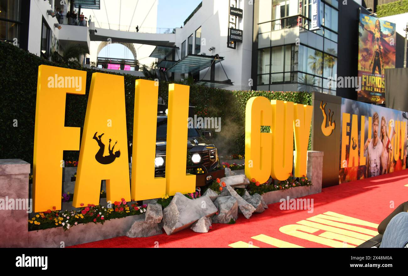HOLLYWOOD, CALIFORNIA - APRILE 30: Atmosphere partecipa alla prima di Los Angeles di Universal Pictures "The Fall Guy" al Dolby Theatre il 30 aprile 2024 Foto Stock
