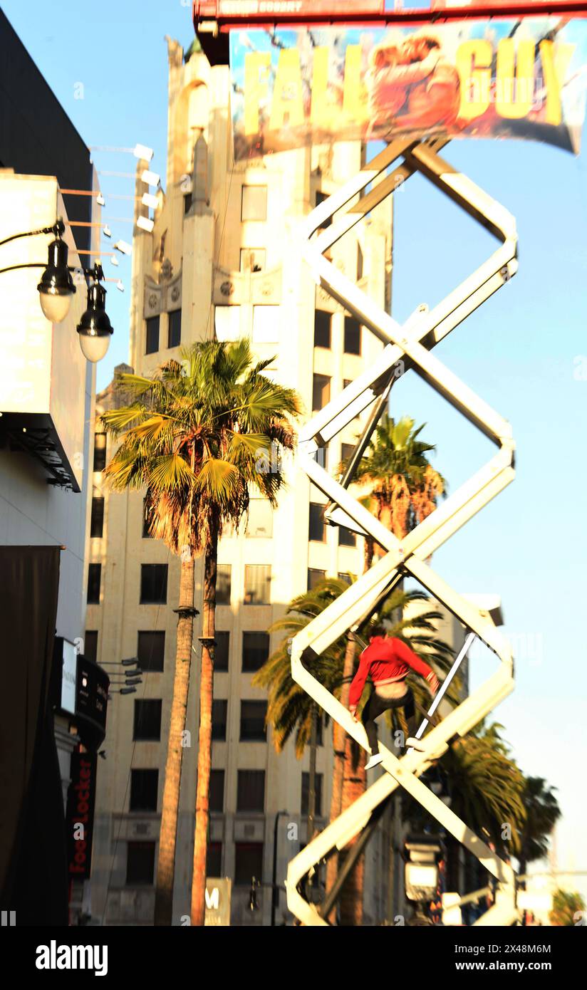 HOLLYWOOD, CALIFORNIA - APRILE 30: Gli stuntmen partecipano alla prima di Los Angeles di Universal Pictures "The Fall Guy" al Dolby Theatre il 30 aprile 2024 in Foto Stock