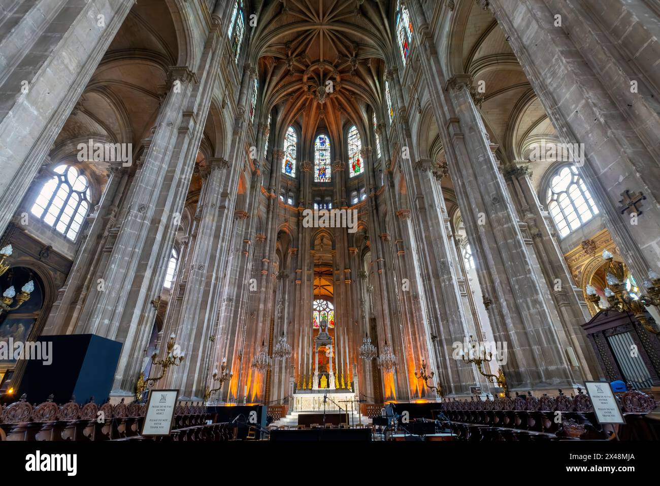 Volta del coro con chiave di volta appesa. La Chiesa di Sant'Eustache (Église St-Eustache), è una chiesa situata nel i arrondissement di Parigi. F Foto Stock