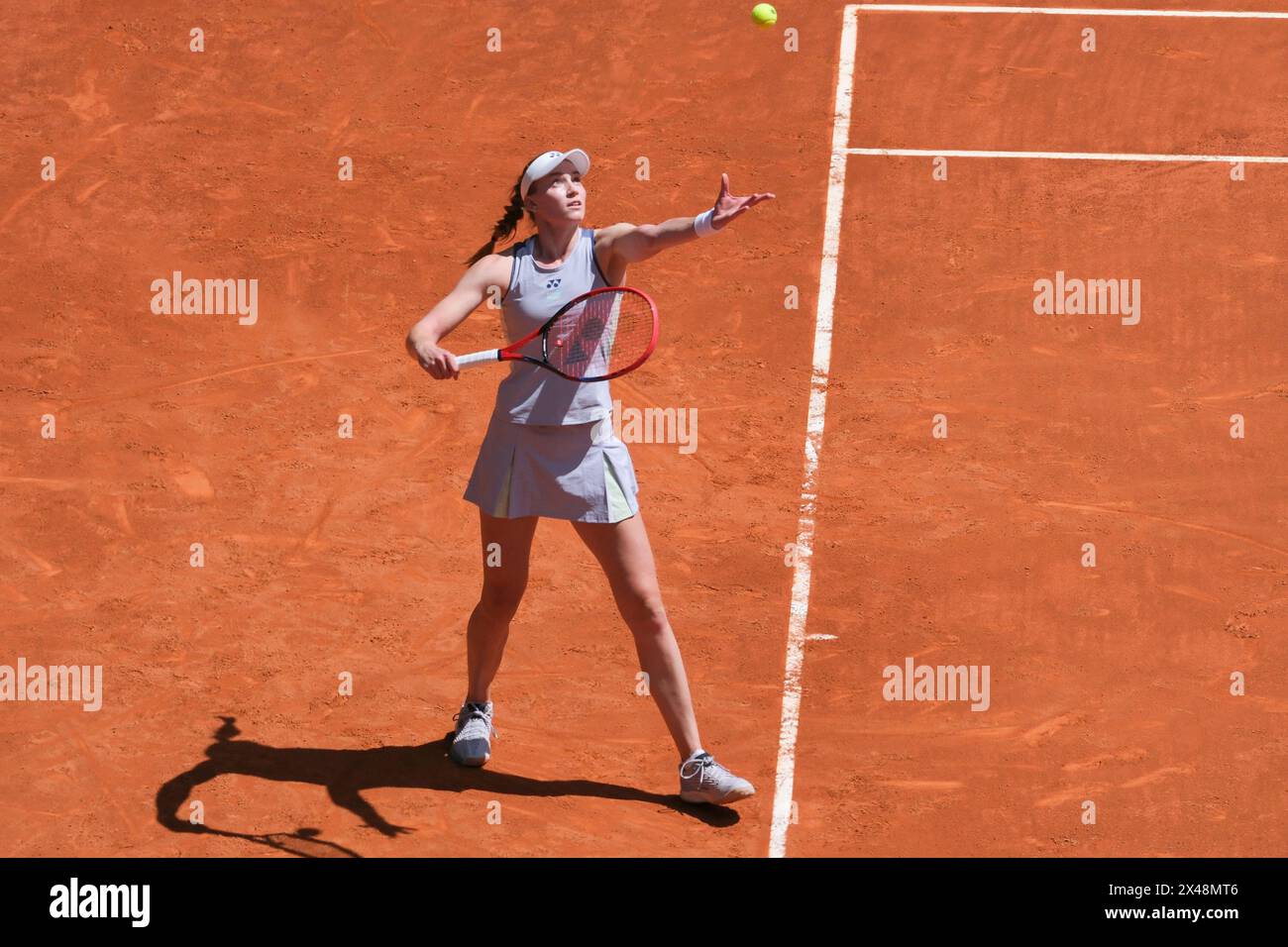 Elena Rybakina del Kazakistan contro Yulia Putintseva durante i quarti di finale del Muta Madrid Open a la Caja Magica su M Foto Stock