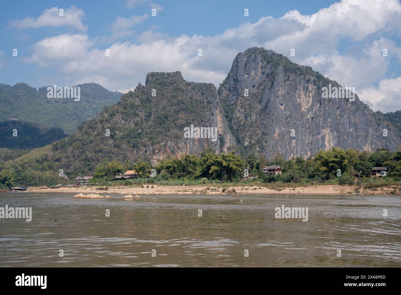 Il paesaggio intorno al fiume Mekong di Luang Prabang nel Laos sud-est asiatico Foto Stock