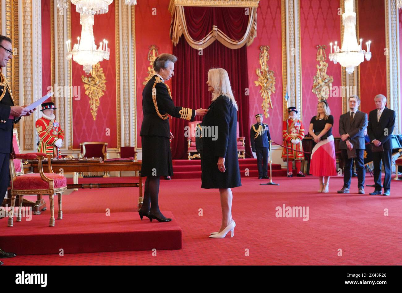 Patricia Kinane, President Entertainment Programs, FremantleMedia North America, Los Angeles, Stati Uniti d'America, è stata nominata ufficiale dell'ordine dell'Impero britannico dalla Principessa reale a Buckingham Palace. L'onore riconosce i servizi alla radiodiffusione e all'industria internazionale del formato televisivo. Data foto: Mercoledì 1 maggio 2024. Foto Stock