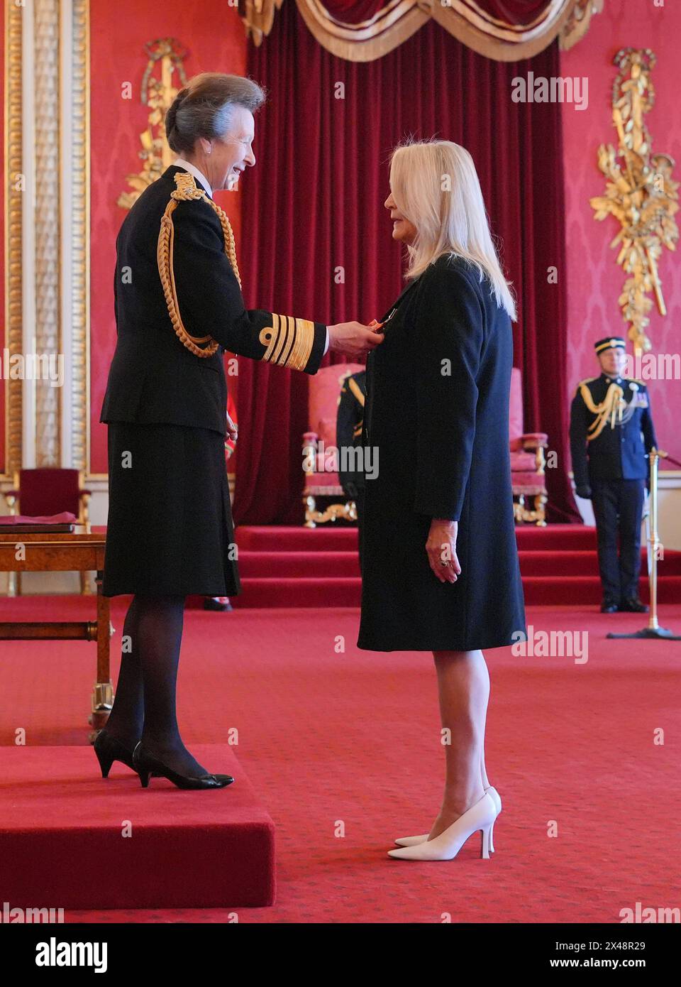 Patricia Kinane, President Entertainment Programs, FremantleMedia North America, Los Angeles, Stati Uniti d'America, è stata nominata ufficiale dell'ordine dell'Impero britannico dalla Principessa reale a Buckingham Palace. L'onore riconosce i servizi alla radiodiffusione e all'industria internazionale del formato televisivo. Data foto: Mercoledì 1 maggio 2024. Foto Stock